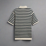 Klassisches gestreiftes Strickpolo