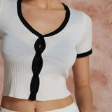 Kira | Feminines Strick-Zweiteiler-Set mit Knopf-Top & Plisseerock