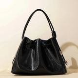 Friederike | Glänzende Handtasche mit Kordelzug