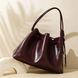 Friederike | Glänzende Handtasche mit Kordelzug