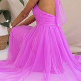 Elegantes Tüllkleid – Halterneck Midikleid mit A-Linie & Schleierkragen