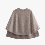 Chloë | Strick-Cape mit Knöpfen und Gestuftem Saum