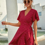 Rotes Wickelkleid mit weißen Punkten – Damen Sommerkleid mit V-Ausschnitt und Volantsaum