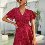 Rotes Wickelkleid mit Punkten – Sommerliches Kurzkleid mit Volants