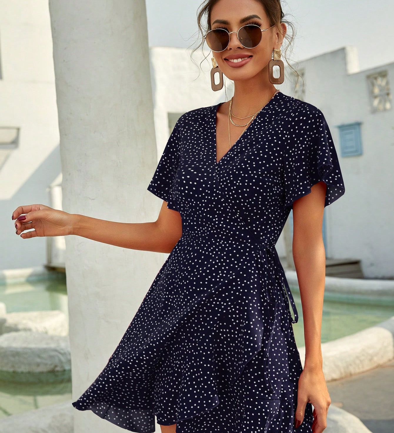 Rotes Wickelkleid mit Punkten – Sommerliches Kurzkleid mit Volants