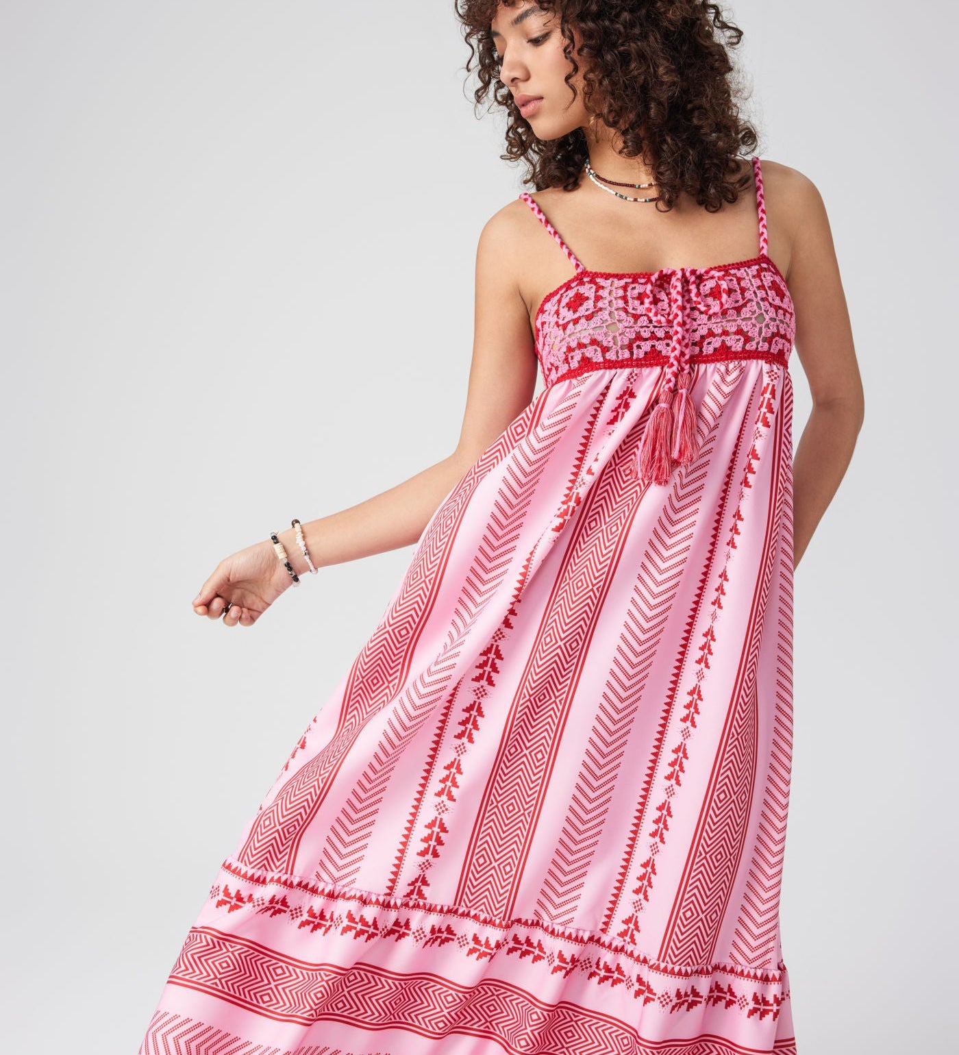 Maxikleid mit Ethno-Muster, Trägern und Schlitz für Damen