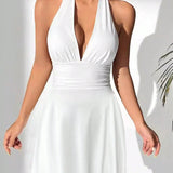 Minikleid mit Halterneck und Skater-Schnitt – Figurbetont & Feminin