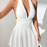 Minikleid mit Halterneck und Skater-Schnitt – Figurbetont & Feminin