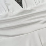 Minikleid mit Halterneck und Skater-Schnitt – Figurbetont & Feminin