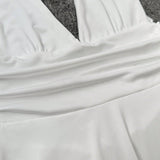 Minikleid mit Halterneck und Skater-Schnitt – Figurbetont & Feminin