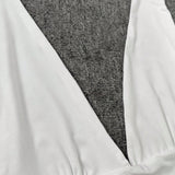 Minikleid mit Halterneck und Skater-Schnitt – Figurbetont & Feminin