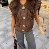 Kyra | Ärmellose Strickweste mit Goldenen Knöpfen