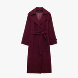 Quinty | Eleganter Trenchcoat in Bordeauxrot mit Gürtel