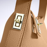 Delia | Kleine Damen-Schultertasche aus strukturiertem Leder in Camel mit goldfarbenem Schlossverschluss