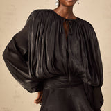 Plissiertes Minikleid mit langen Ärmeln und Bindekragen für Damen