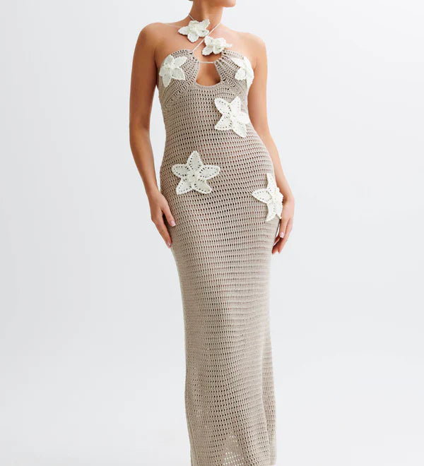 Häkel-Maxikleid mit Blumenapplikationen und Neckholder für Damen