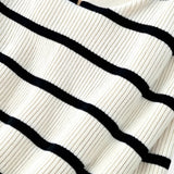 Gestreifter Damenpullover mit Reißverschlusskragen