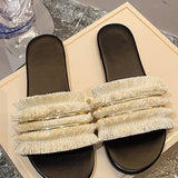 Sommerliche Slides mit Fransen-Detail