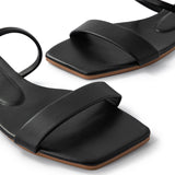 Stilvolle schwarze Sandalen mit minimalistischem Design
