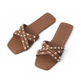 Trendige Sandalen mit Nieten-Details