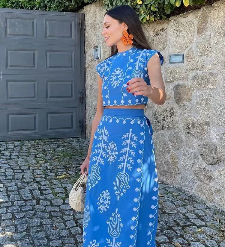 Amira | Zweiteiliges Stickerei-Set mit Crop-Top & Wickelrock