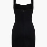 Amara | Elegantes Schwarzes Minikleid mit Goldgürtel – Zeitlose Raffinesse für stilvolle Auftritte