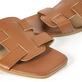 Stilvolle braune Slides mit Cut-Out-Design