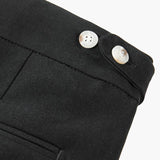 Parker | Maßgeschneiderte Plisseeshorts mit verstellbaren Seitenschnallen