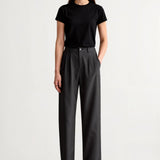 Zeitlose Damenhose mit Bundfalten und umgeschlagenem Saum