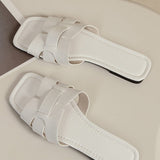 Elegante weiße Slides mit Kroko-Optik