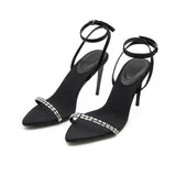 Talons aiguilles ornés de cristaux