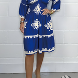 Elegantes Kleid mit Muster und V-Ausschnitt – perfekt für jeden Anlass