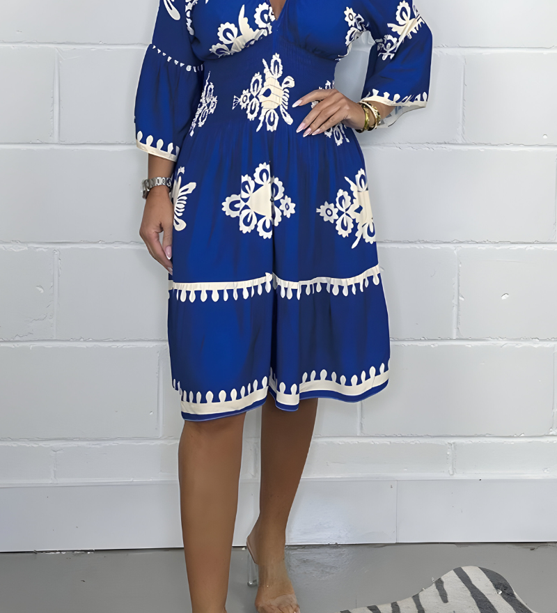 Elegantes Kleid mit Muster und V-Ausschnitt – perfekt für jeden Anlass