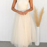 Elegantes Tüllkleid – Halterneck Midikleid mit A-Linie & Schleierkragen