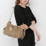 Zipporah | Leder Schultertasche mit Kettenakzent