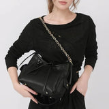 Zipporah | Leder Schultertasche mit Kettenakzent