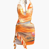 Mira | Asymmetrischer Seitenschlitz Neckholder-Minikleid mit Kunstdruck