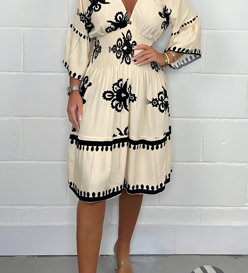 Elegantes Kleid mit Muster und V-Ausschnitt – perfekt für jeden Anlass
