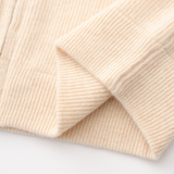 Jameson | 3-teiliges Set Kaschmir-Cardigan, hose & Wildleder-Boots