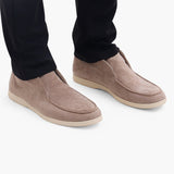 Jameson | 3-teiliges Set Kaschmir-Cardigan, hose & Wildleder-Boots