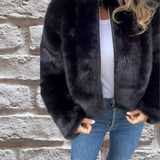 Kuschelige Kunstpelzjacke mit Reißverschluss – Stilvolle Wärme für kalte Tage