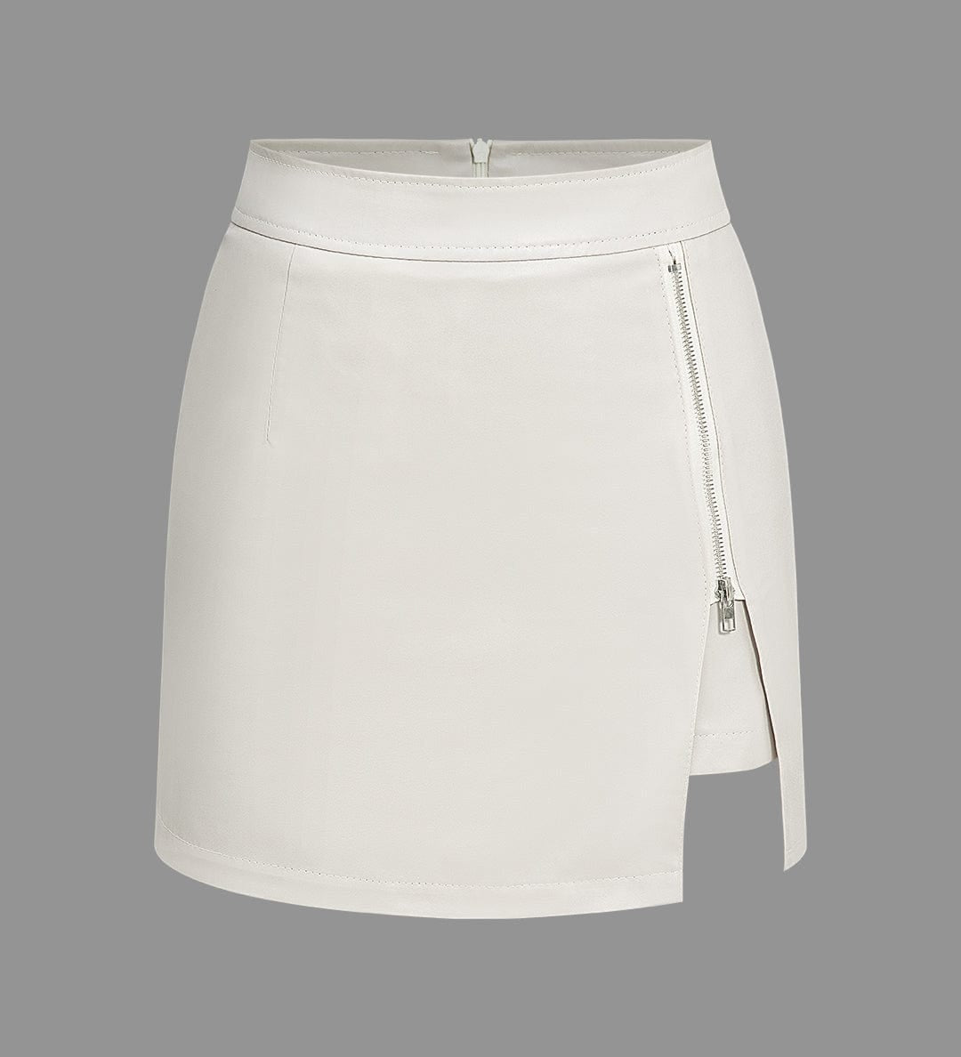 Selene | Moderner Kunstleder-Minirock mit seitlichem Reißverschluss und asymmetrischem Schlitz