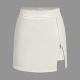 Selene | Moderner Kunstleder-Minirock mit seitlichem Reißverschluss und asymmetrischem Schlitz