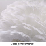 Designer Tischlampe mit Federschirm – Goldenes Stativ & Weiches Stimmungslicht