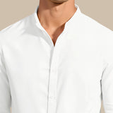 Klassisches Stehkragen-Hemd in Weiß