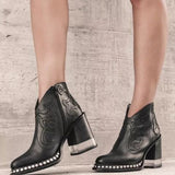 Elisa | Western-Stiefeletten in Nude mit Blockabsatz & Nieten