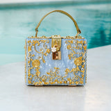 Luxus-Acryl Clutch in Himmelblau mit barockem Golddekor – Vintage-inspirierte Abendtasche