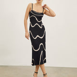 Maisie | Figurschmeichelndes Midikleid mit abstraktem Muster und zarten Spaghettiträgern