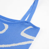 Maisie | Figurschmeichelndes Midikleid mit abstraktem Muster und zarten Spaghettiträgern