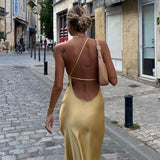 Leonie | Rückenfrei Satin Maxikleid mit zarten Spaghettiträgern – Eleganz & Glamour